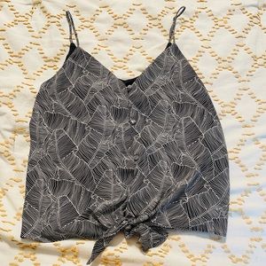 Sienna sky cropped button up tank with tie tropical palm leaf print